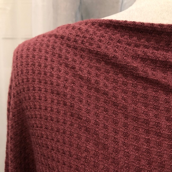 Off-the-Shoulder Sweater - Picture 4 of 4